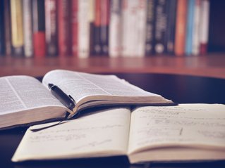 围绕就业攻坚